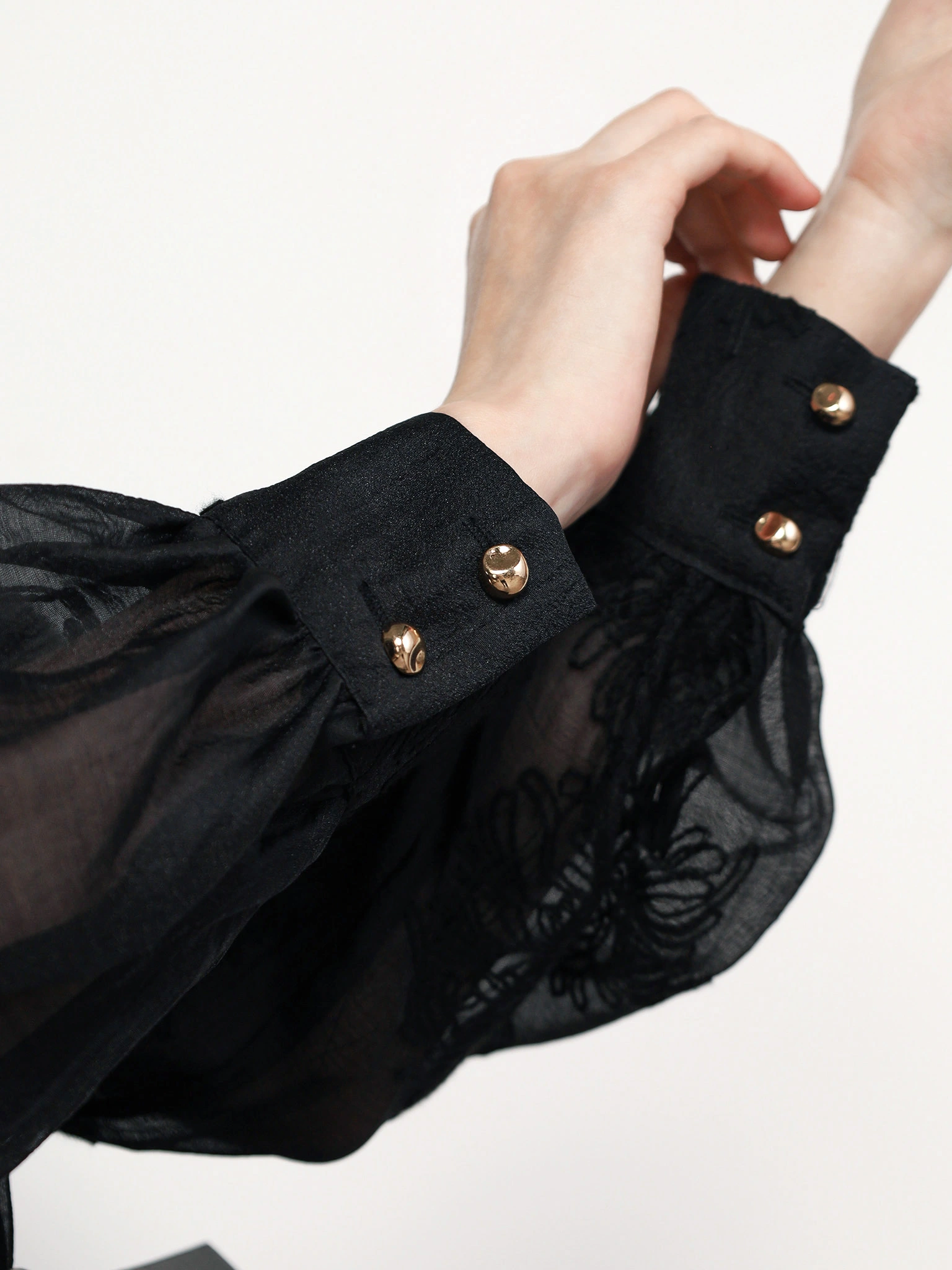 Блуза черного цвета прямого кроя с узорами